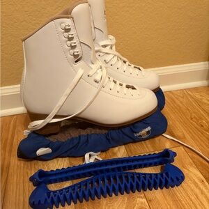Jackson Mystique Women’s Ice Figure Skates with 2 pairs of Guards